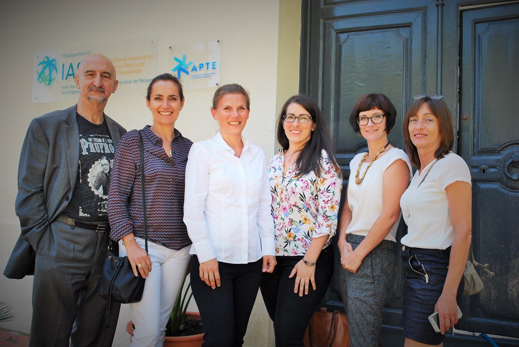 IASP Director General Luis Sanz (L) with Pascale Barto, Ebba Lund, Francesca Antoniazzi, Harriet Edwards and Catherine Talva