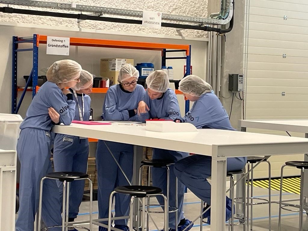 Lab-tech students in labs at the Science Park University of Antwerp