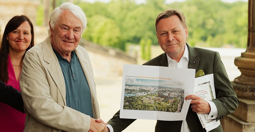 Prof. Hasso Plattner and University of Potsdam President Oliver Günther with a draft of the new university campus