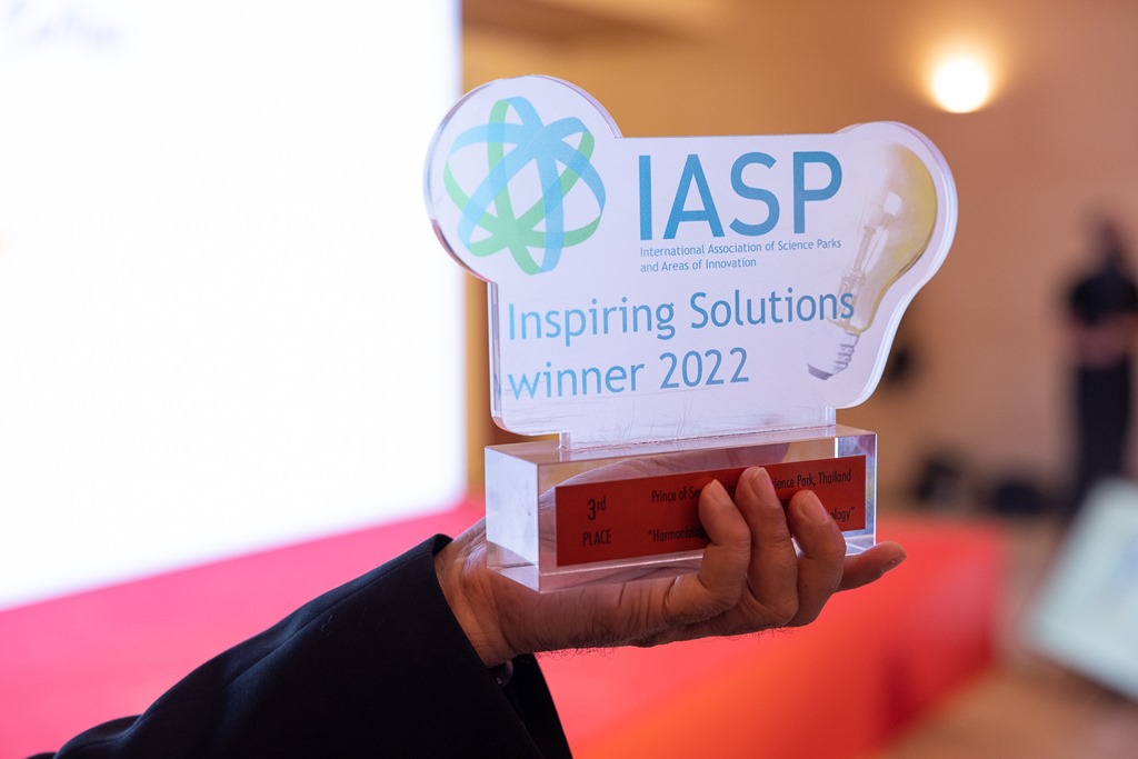 The Inspiring Solutions trophy 2022
