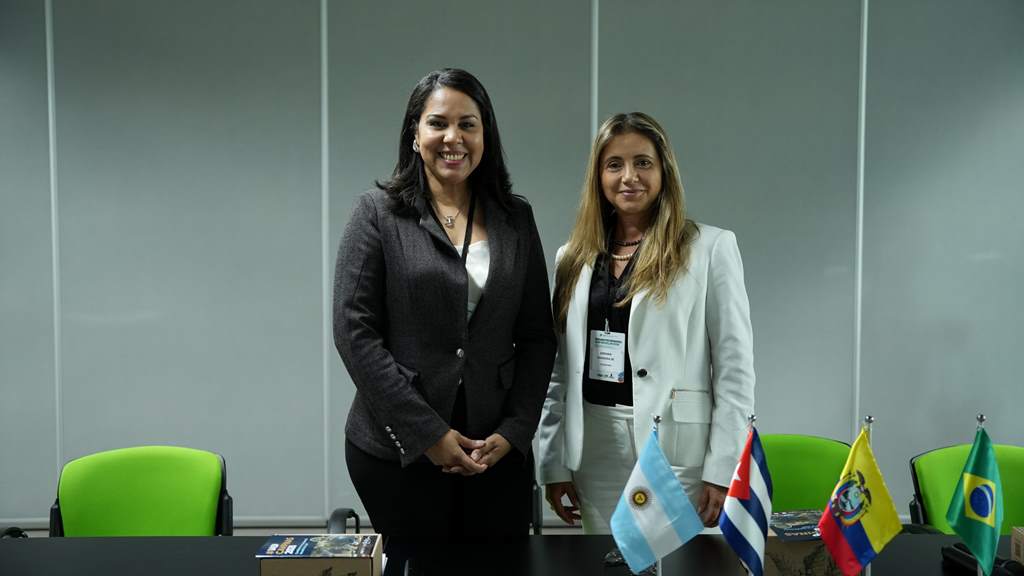 Janelle Castrellón and Adriana Ferreira de Faria