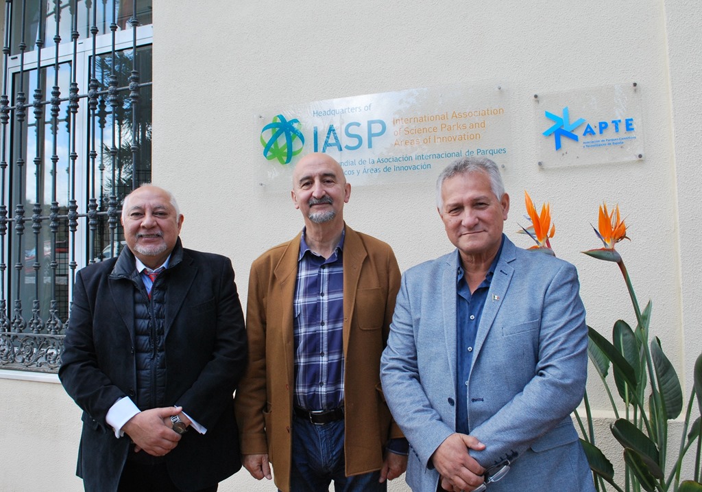 Luis Sanz (centre) with Mario Valdez and Carlos Maroto