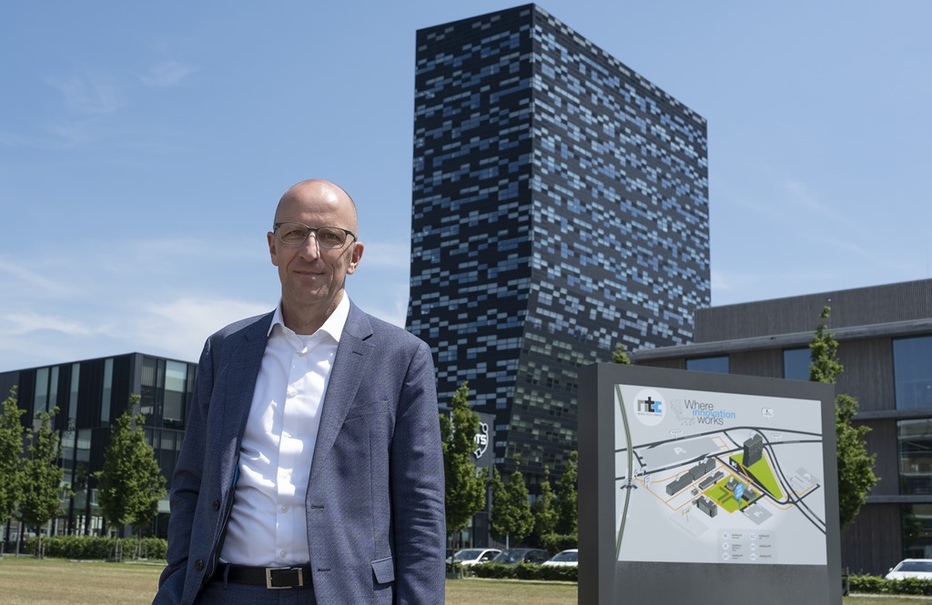 Novio Tech Park MD Bert Krikke in front of its iconic 52Nijmegen building 