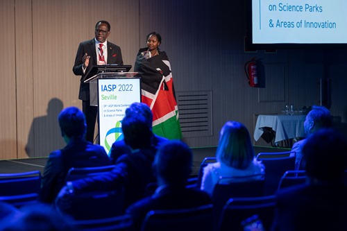The Kenyan ambassador to Spain thanks IASP members for their support 