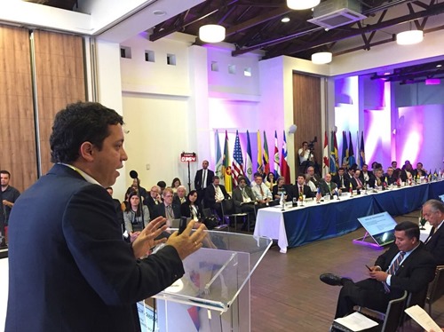 Ruta N CEO Alejandro Franco addresses ministers and innovation leaders