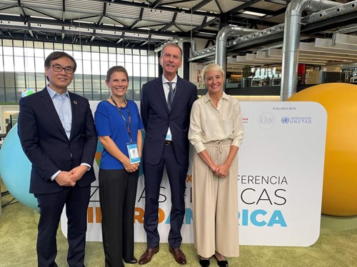 UNCTAD representatives J. Zhan, P. Wessendorp, S. Bonilla, and IASP CEO E. Lund