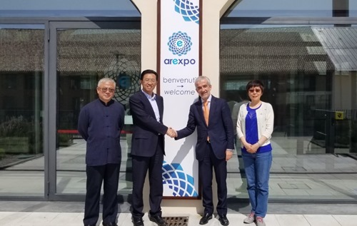 Alberto Mina shakes hands with Herbert Chen, accompanied by Hongping An (left) and Ming Zang