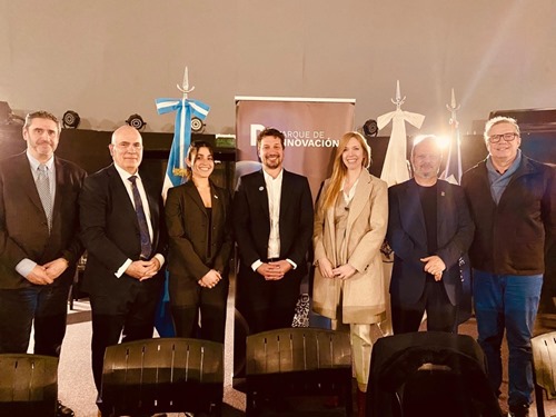 Yamil Santoro and Julia Faita (Buenos Aires Innovation Park) with the new Board of Advisors