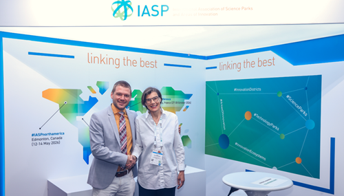 IASP European Division: incoming Regional President Agnes von Matuschka (R) with Jernej Pintar (L)