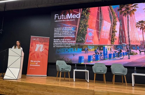 Carolina Londoño presenting FutuMed