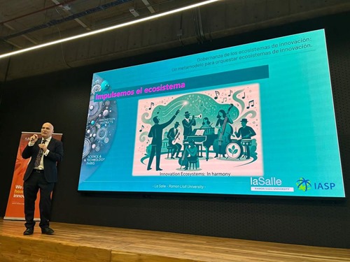 Josep Pique delivering FutuMed's final presentation