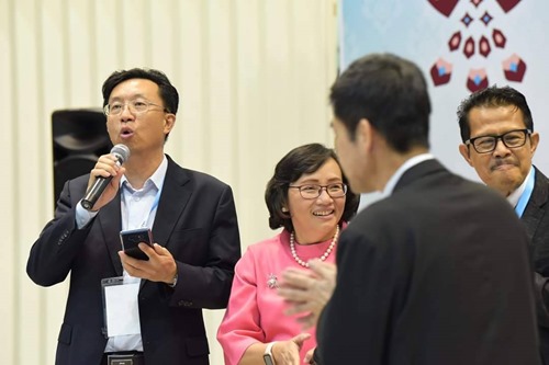 Herbert Chen addresses delegates