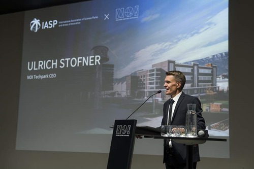NOI Techpark CEO Ulrich Stofner welcoming attendees