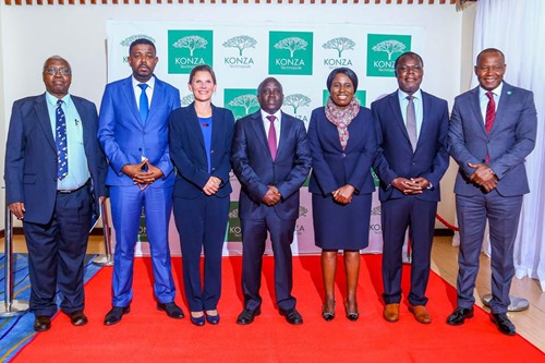 IASP Africa Division President John Tanui (centre) and CEO Ebba Lund with local authorities at the partners' breakfast