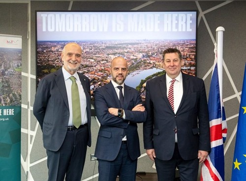 Ambassador Inigo Lambertini (l), Igor De Biasio (c) and Stephen Cowan (r) at the signing ceremony.