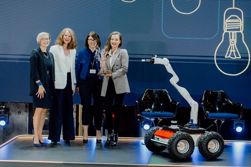 Prizewinners Autenti receive their Małopolska Tree of Innovation and Investment award from the Husarian robot