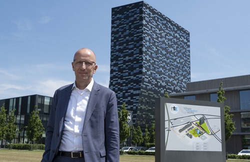 Novio Tech Park MD Bert Krikke in front of its iconic 52Nijmegen building 