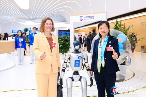 Ebba Lund and Yan Li, General Manager of Zhongguancun Development Group, at the ZGC Forum 2025