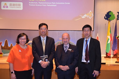 Suwipa Wanasathop (left) and Herbert Chen (2nd left) with Baybars Altuntas (WBAF) and colleague