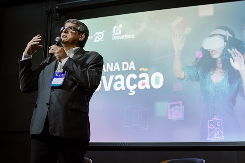 Vicente Ferreira at Innovation Week | © Getulio Ribeiro