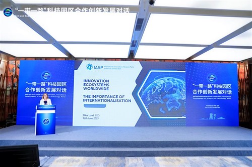 IASP CEO Ebba Lund addresses audience in Chengdu