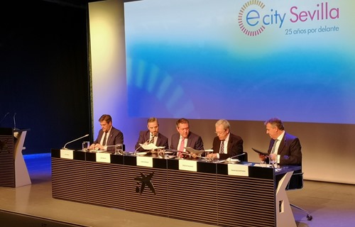 Signing the eCitySevilla agreement