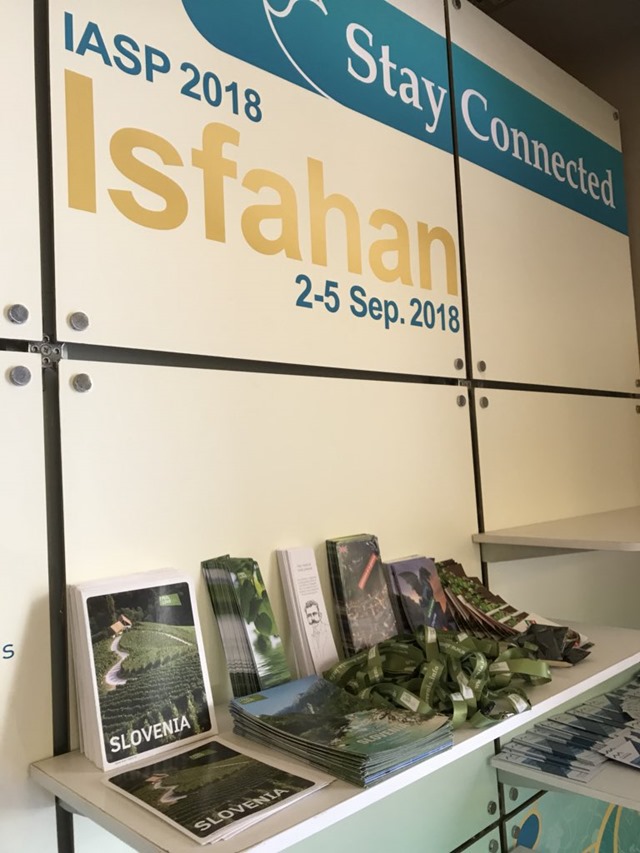 DmKUYI9W4AUBMiy